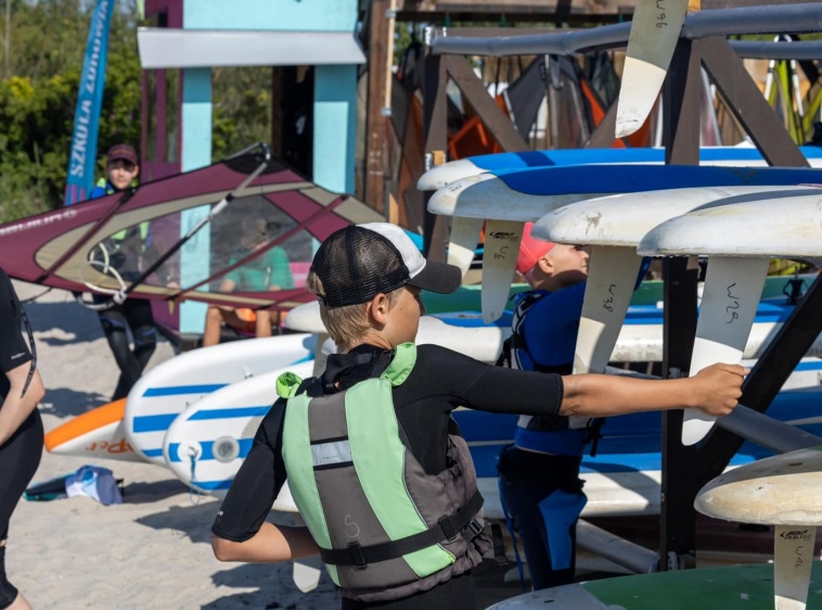 OBOZY WINDSURFINGOWE DLA DZIECI I MŁODZIEŻY